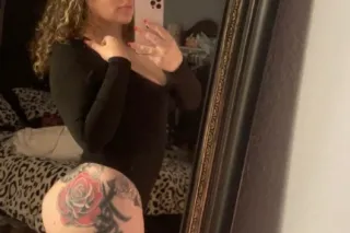 sexy latina w/ tattoos - 38 - Image 1